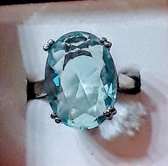 Ladies Aquamarine Ring - Picture 4 of 4